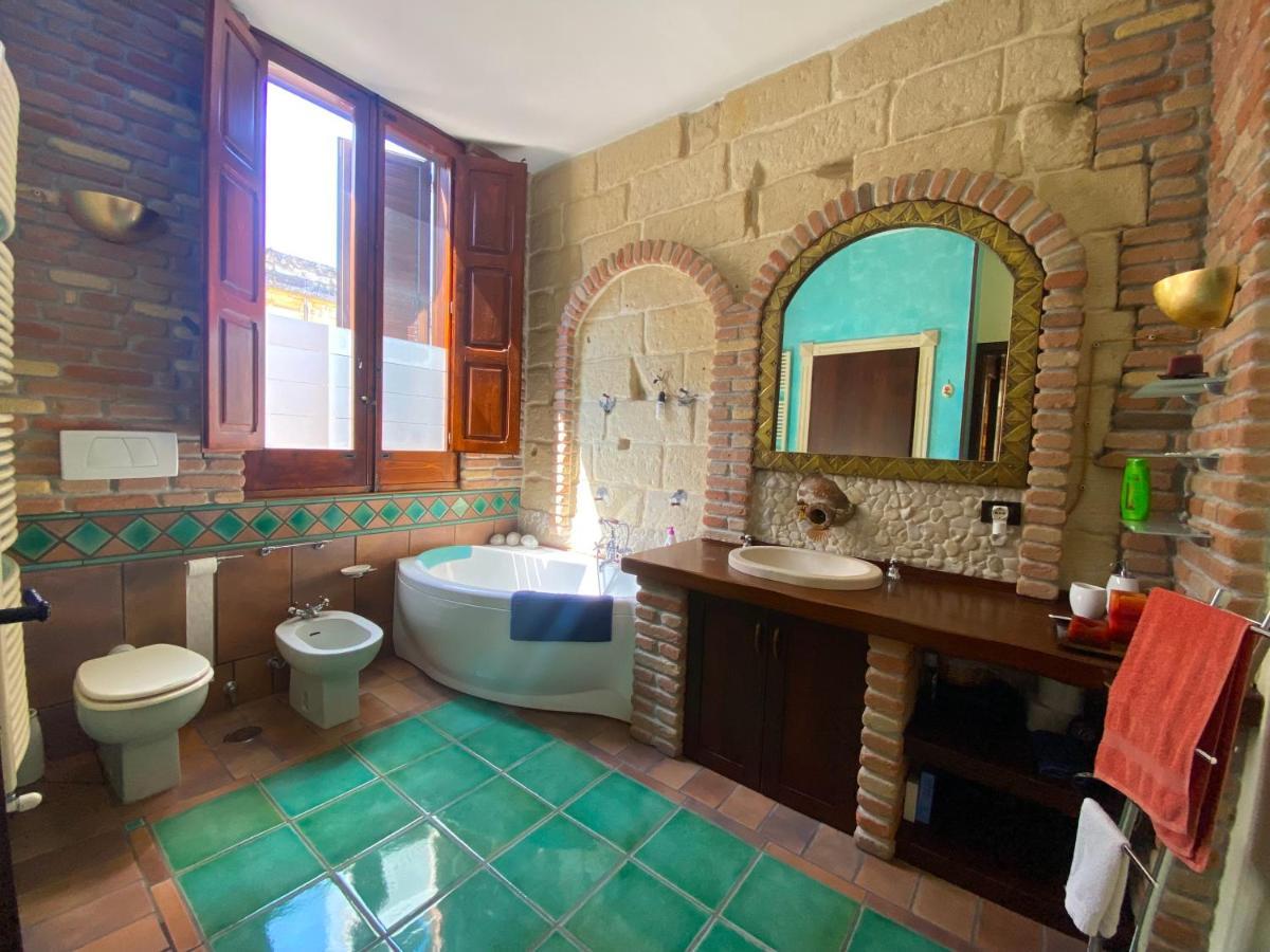 Апартаменты Casa Chiara, Roof Terrace, 100M To The Historical Center Лечче Экстерьер фото